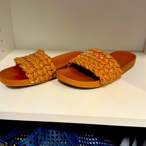 Universal Threads. Size 8